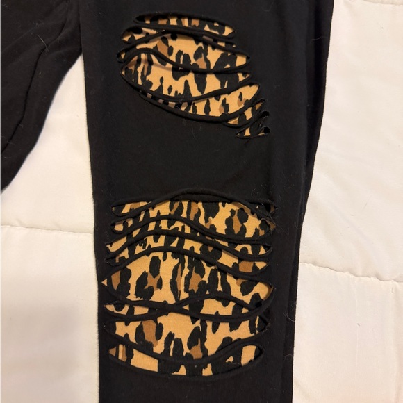 Ripped Leopard Print Leggings - Picture 3 of 5